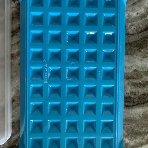 Tupperware, bacon meat keeper storage container - Picture 3 of 5